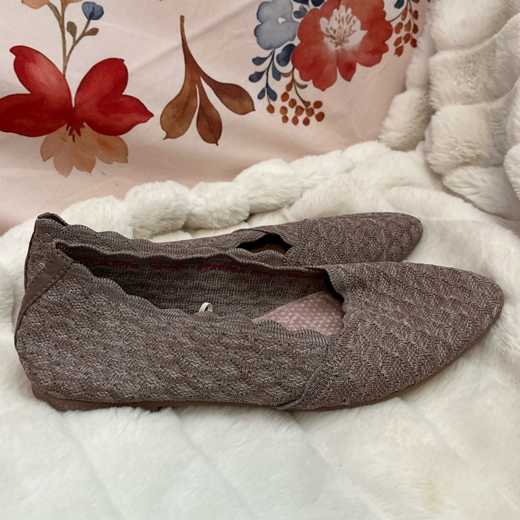 Skechers Women 7.5 Cleo Dark Taupe Honeycomb Pointtoe Aircooled Memory Foam Flat